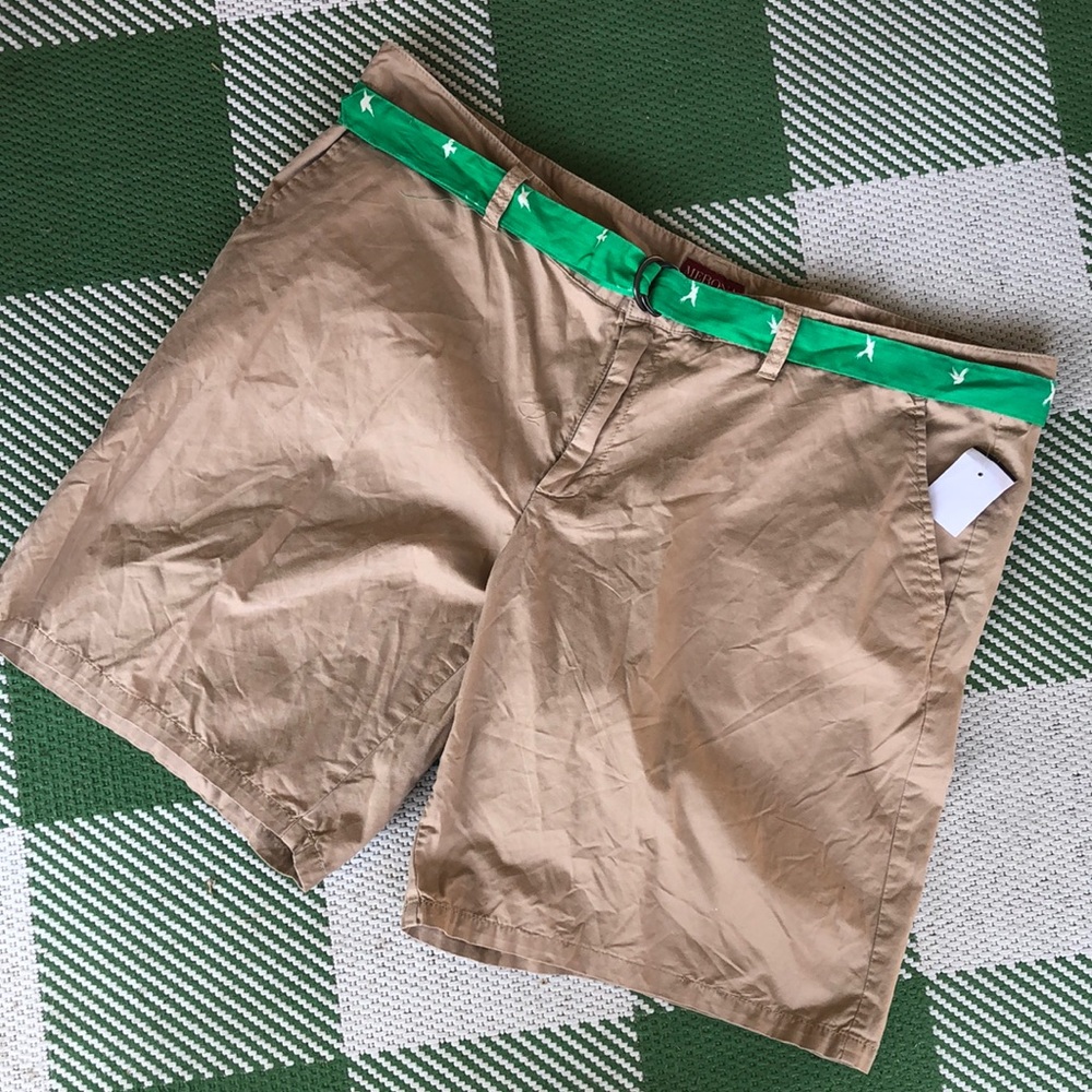 Merona kaki shorts w/ green belt. Size 18 new